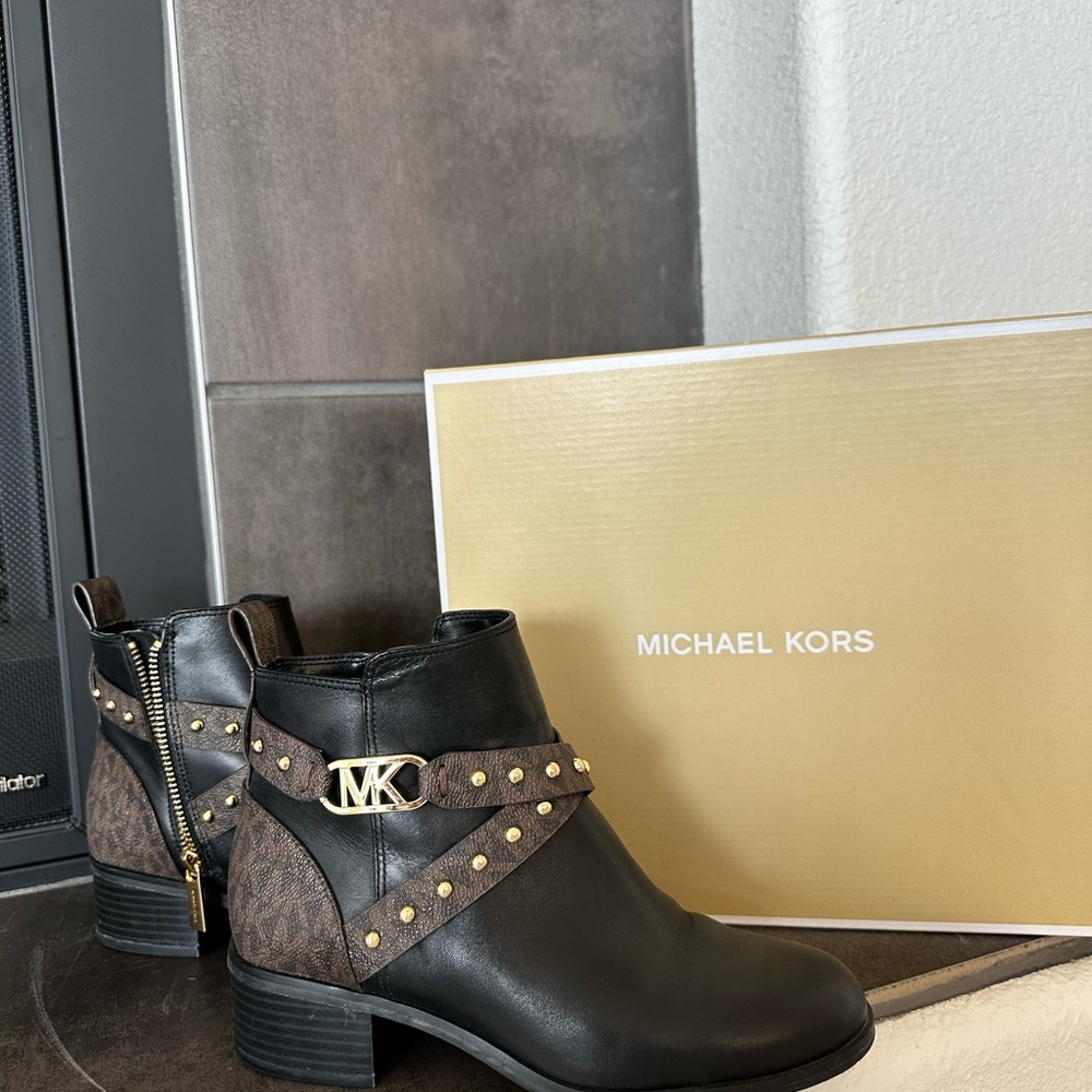 Michael Kors Womens Black Boots with Gold Accents